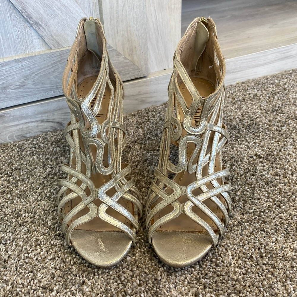 NEIMAN MARCUS GOLD CAGE SANDAL -WEDDING, PROM 5.5